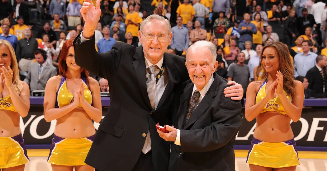 Dennis Murphy, Impresario of Alternative Leagues, Dies at 94