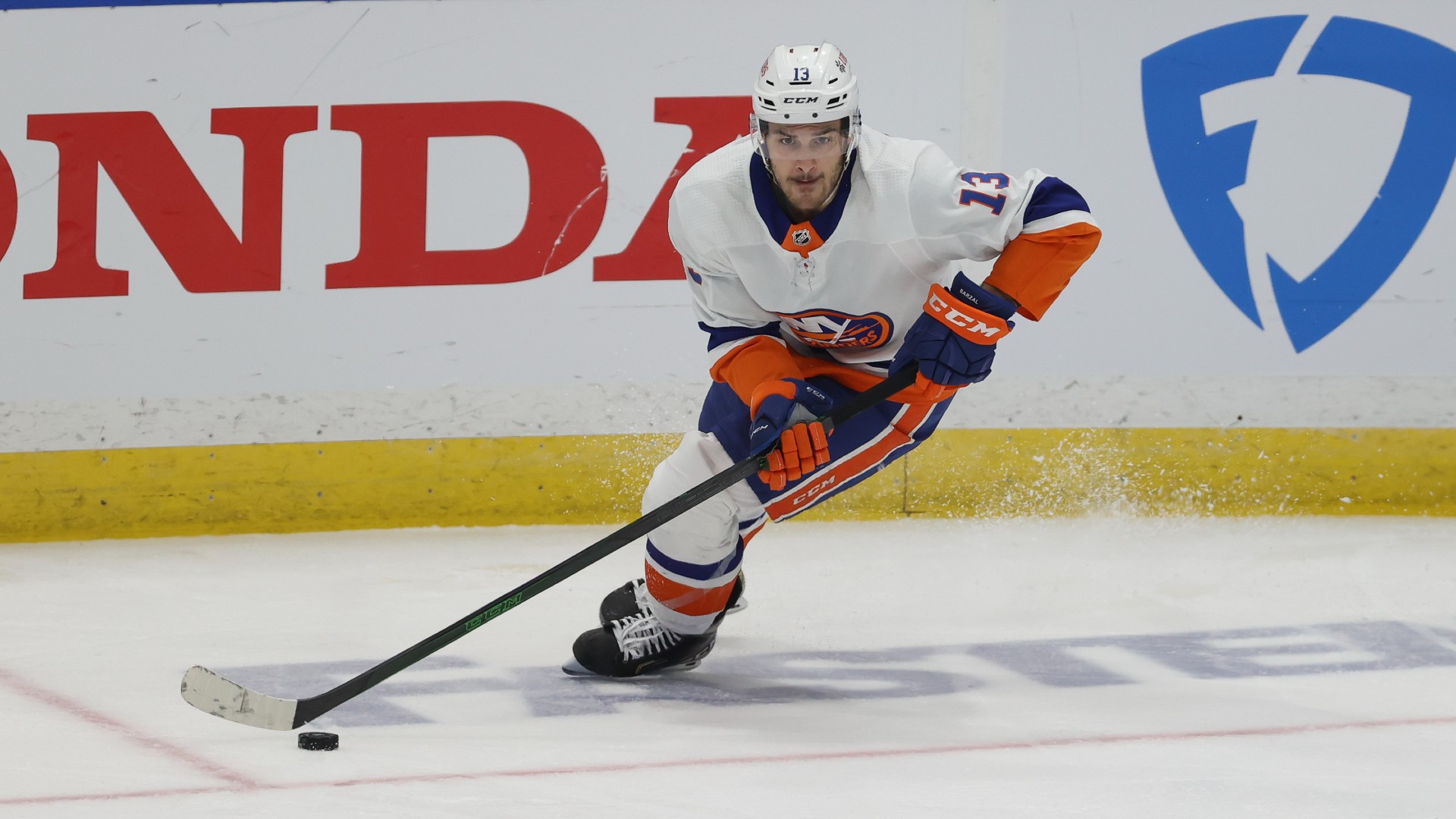 Mathew Barzal's Game 5 major, game misconduct makes status for Game 6 now questionable