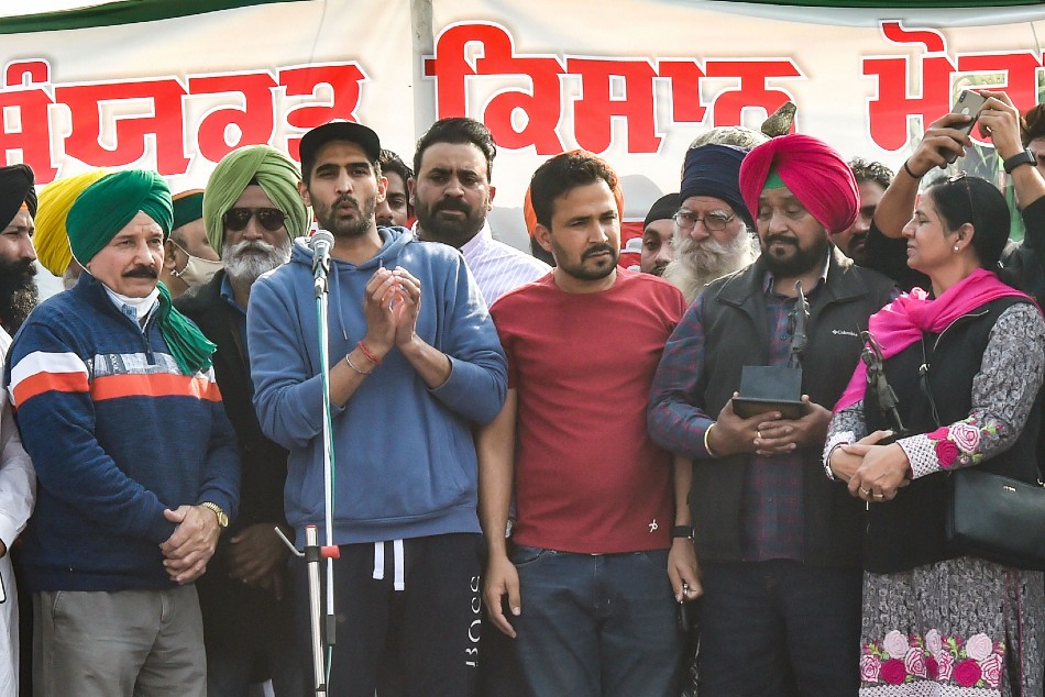 Boxer Vijender Singh threatens to return 'Khel Ratna' if 'black' farm laws not repealed