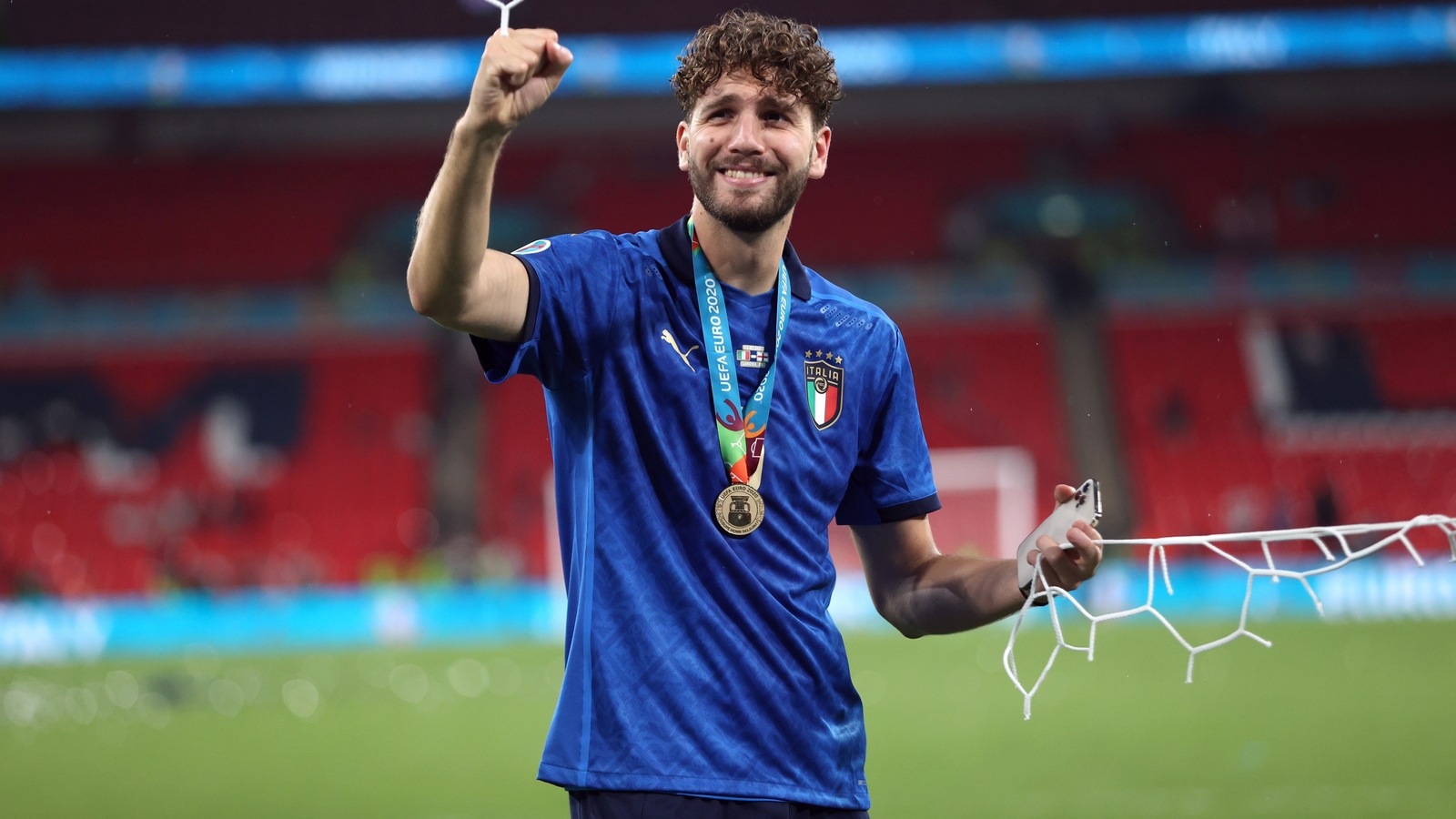 Juventus signs Italy midfielder Locatelli from Sassuolo