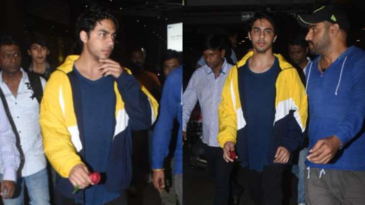 Aryan Khan accepts rose from fan, poses and greets admirers as he returns to Mumbai | VIDEO