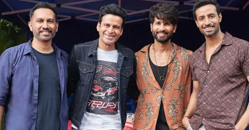 Shahid Kapoor and Manoj Bajpayee are all smiles in this new picture