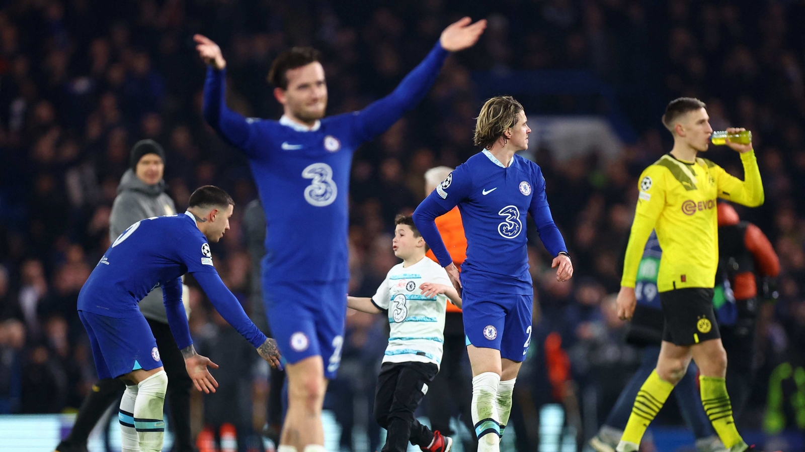 Chelsea beat Dortmund 2-0, advance to Champions League quarter-finals