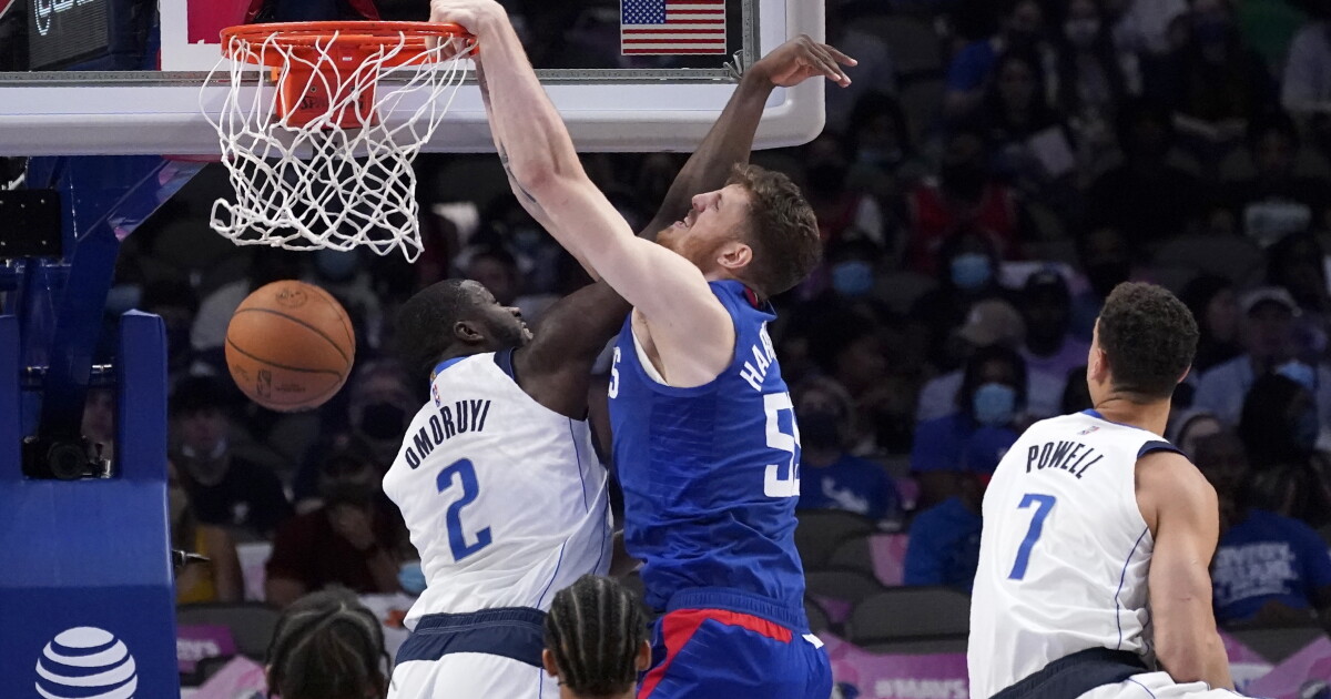 Luke Kennard stands out during Clippers' preseason loss in Dallas