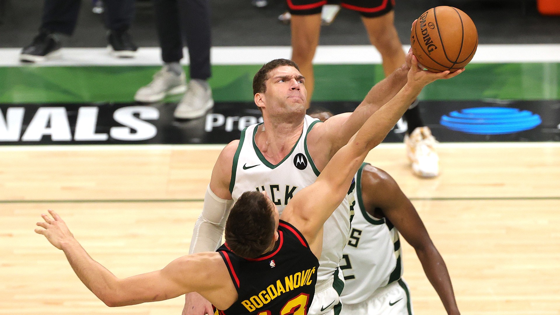 How Brook Lopez, Bucks bludgeoned Hawks in Game 5 with interior excellence