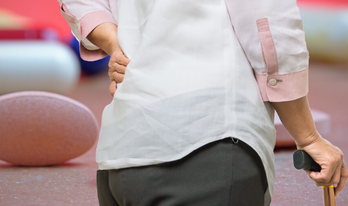 Statins: The side effect that can affect walking within six months ‘of the first use’