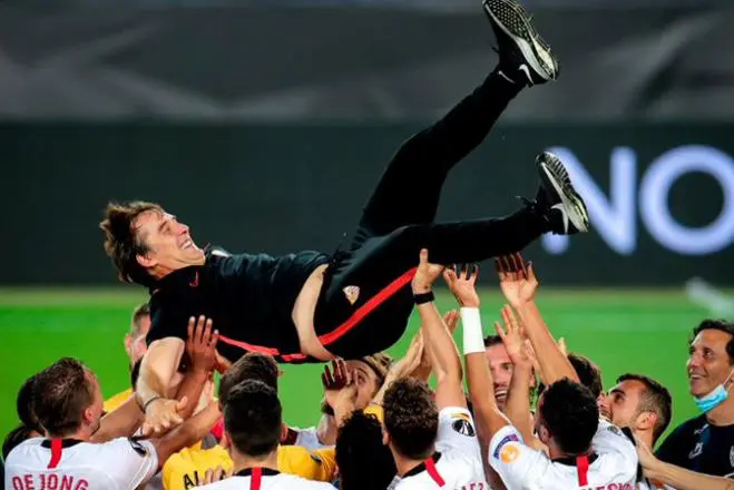 Know about Sevilla boss Julen Lopetegui: Fainting on live TV, relation with Nadal, dad's strength
