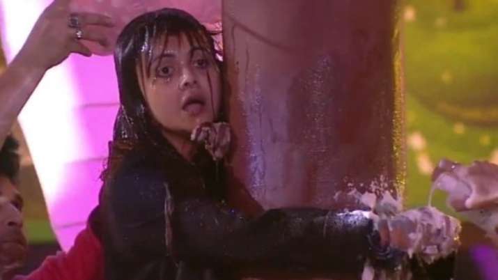 Bigg Boss 15: Devoleena spits on Abhijit Bichukale during Ticket To Finale task, calls him 'filthy'