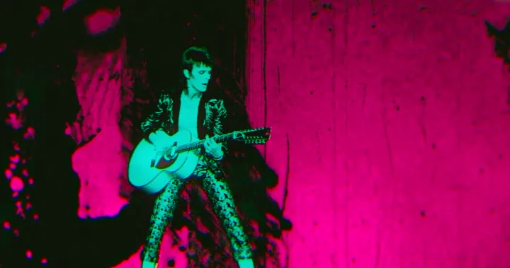 Moonage Daydream, the new David Bowie doc, takes fans on a weird, wild ride - National | Globalnews.ca