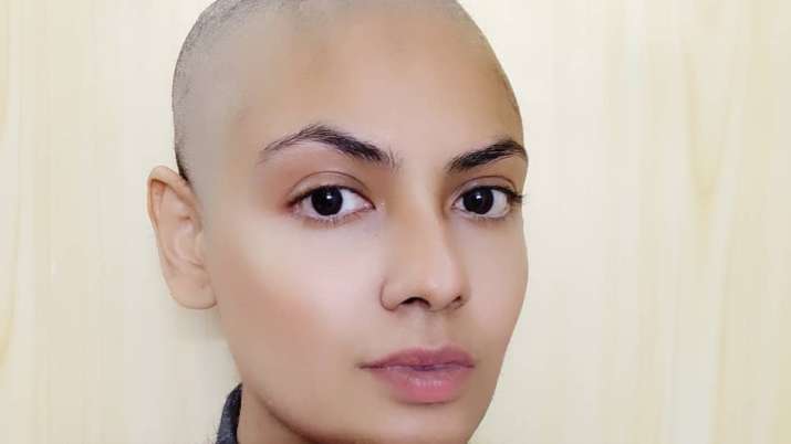 Leja Leja Re's model Nina Sarkar goes bald to donate beautiful long locks, streams on Instagram. Watch video