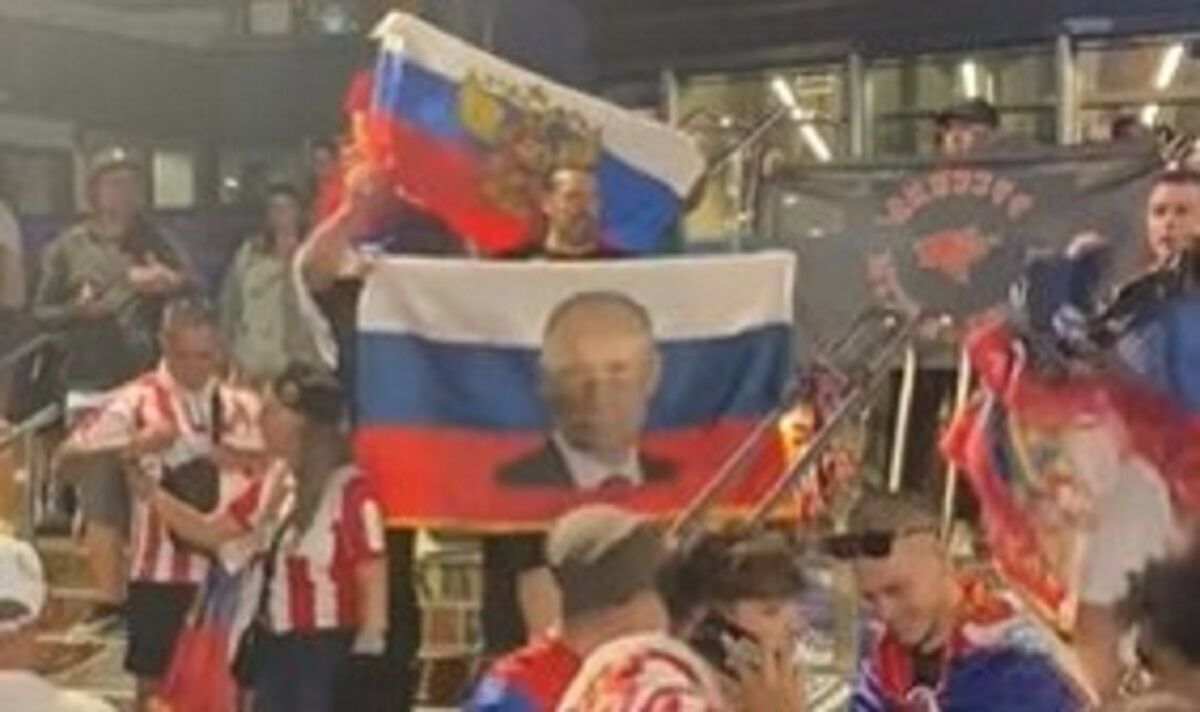 Aus Open calls police as fans bring Russia flags and make 'threats'