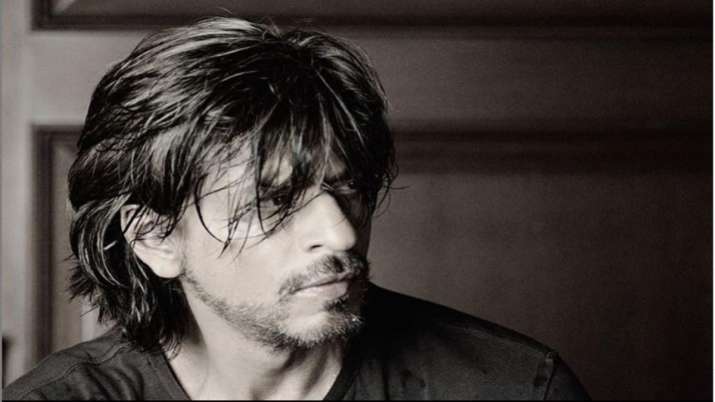 First scene with Big B to selling Mannat; 10 times Shah Rukh Khan nailed interesting questions with his wit