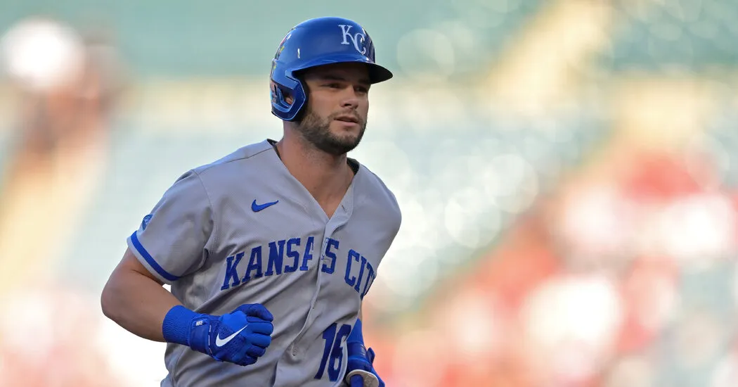Needing a Bat, the Yankees Trade for Andrew Benintendi