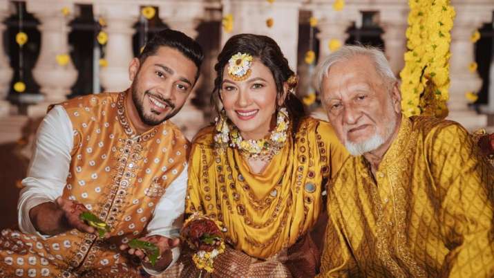 VIDEO: Gauahar Khan gets emotional as she misses her father during Russia vacation with Zaid Darbar