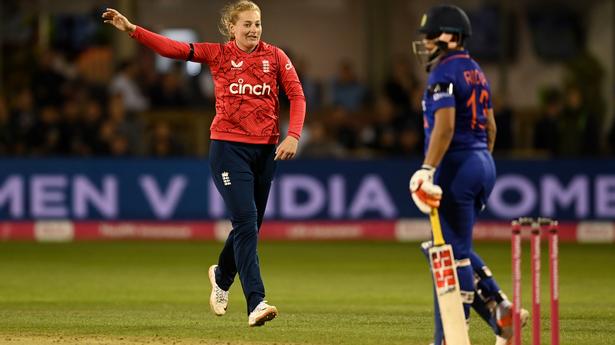 India batters flop as England win by 7 wickets in 3rd T20; concede series