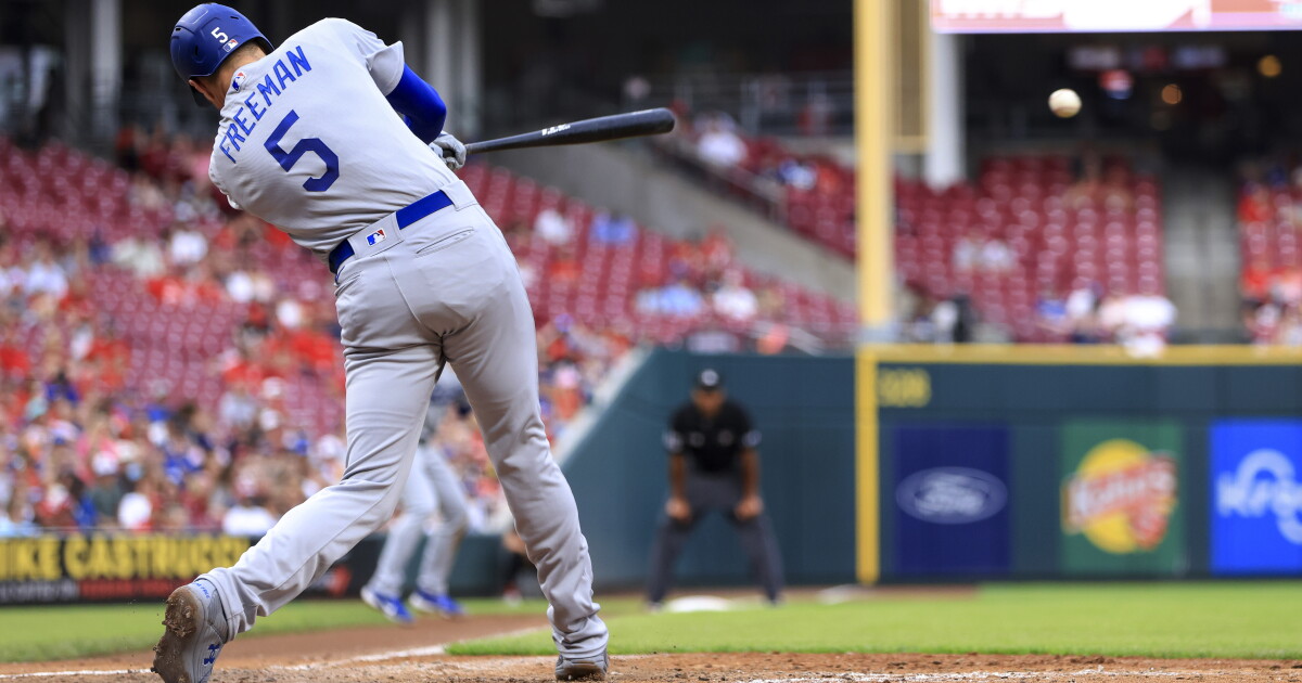 Freddie Freeman’s bat stays hot as Dodgers beat Reds 8-4