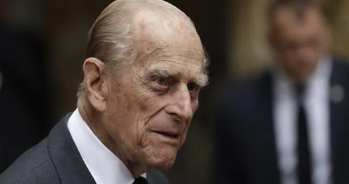 Prince Philip undergoing heart tests, remains in hospital