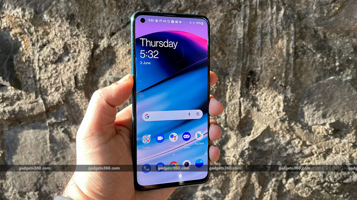 The Best Smartphones You Can Buy Under Rs. 25,000