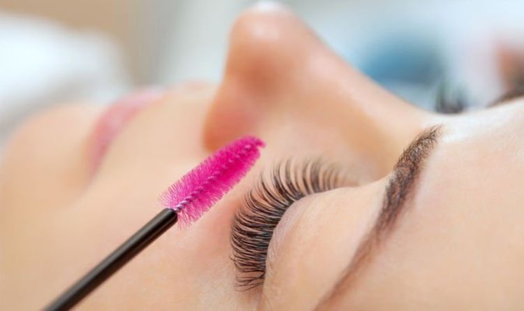 DIY lash lifting kits for an easy at-home lash perm