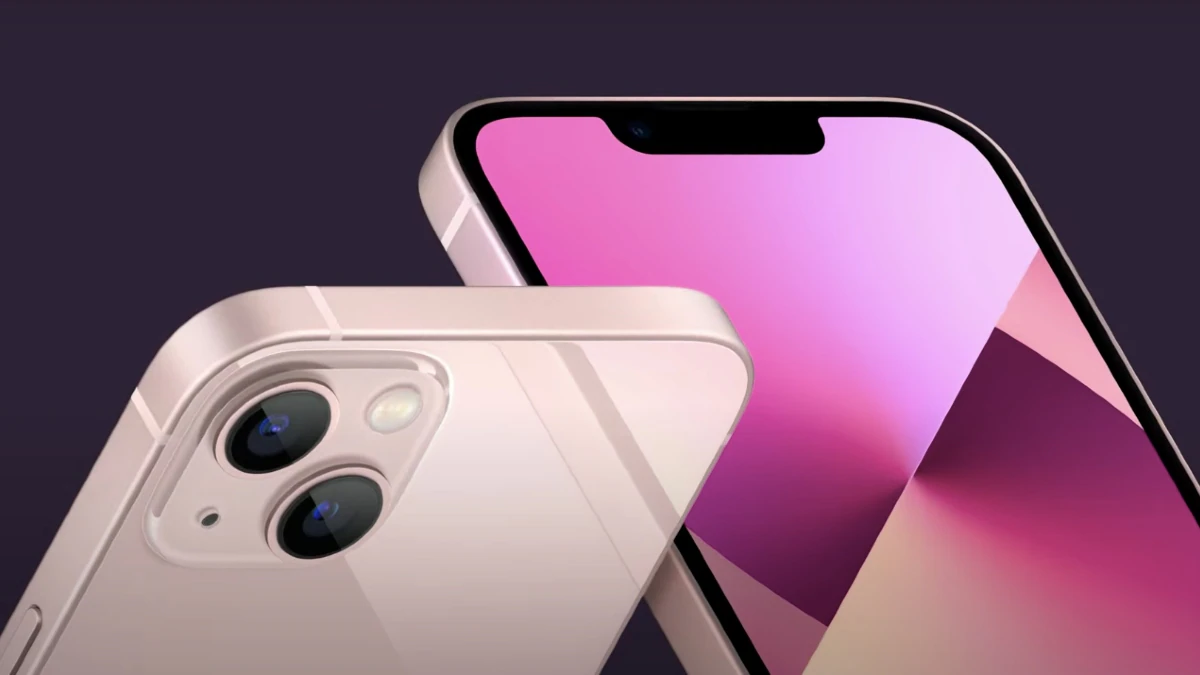 Should You Buy the iPhone 13 or Just Go With Last Year’s iPhone 12?