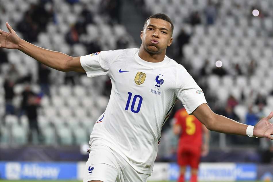 Rumour Has It: Real Madrid target Mbappe may still re-sign with PSG