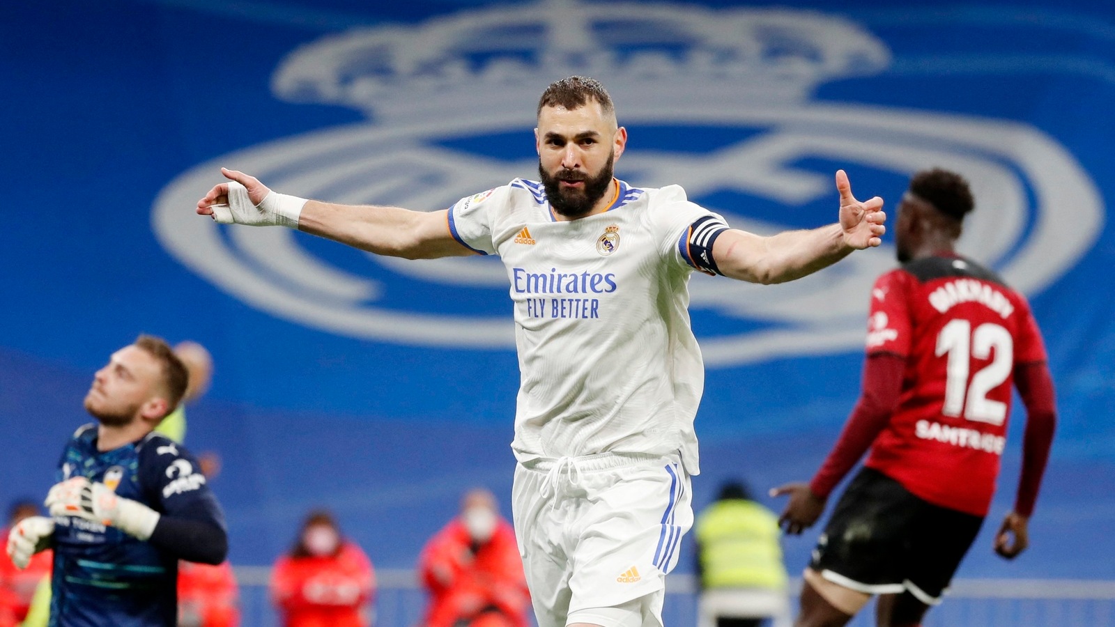 Benzema, Vinicius net braces in Real Madrid's win over Valencia; Barcelona draw