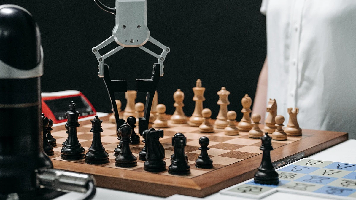 This Chess-Playing Robot Grabbed, Fractured 7-Year-Old Opponent’s Finger