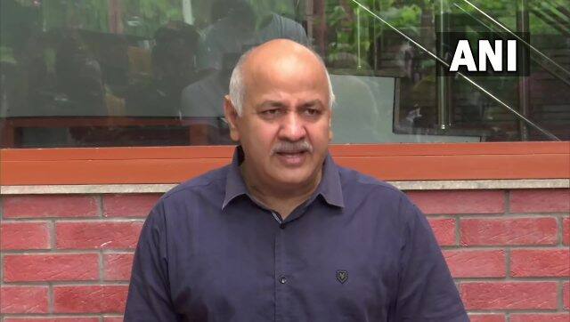 After Delhi govt reverses new liquor policy, Manish Sisodia accuses BJP of threatening shopkeepers and officer