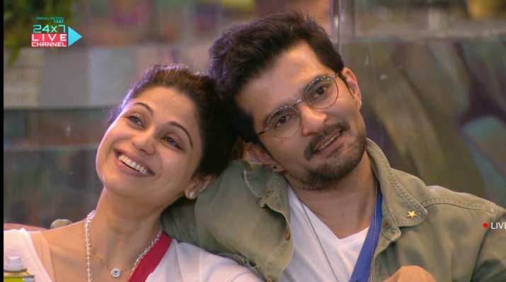 India Tv - Bigg Boss OTT: Raqesh, Shamita's mushy photos India Tv - Bigg Boss OTT: Raqesh, Shamita's mushy photos