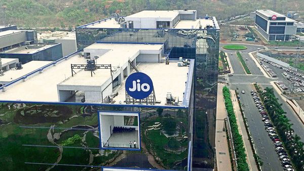 JioPhone Next final pricing, performance crucial for success: industry watchers