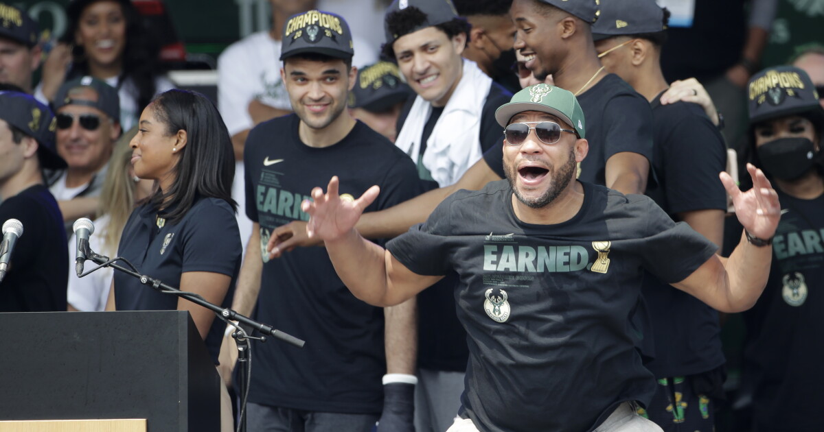 Lakers' new coach Darvin Ham expects Russell Westbrook to contribute