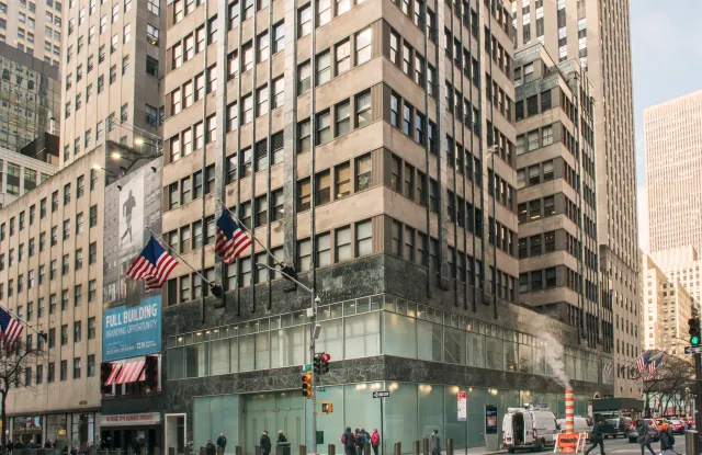 Fifth Avenue Association Seeks to Host NYFW Shows at 608 Fifth Avenue