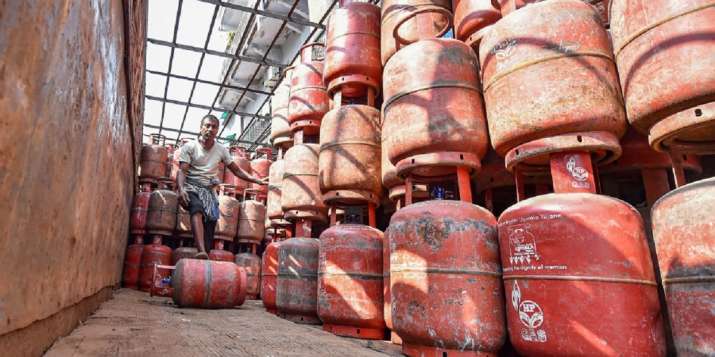 Free LPG Connection: Govt to disburse 10 mn LPG connections under PMUY scheme in June, here's how to apply