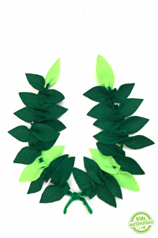 How to make laurel wreath diy with just pipe cleaners and felt