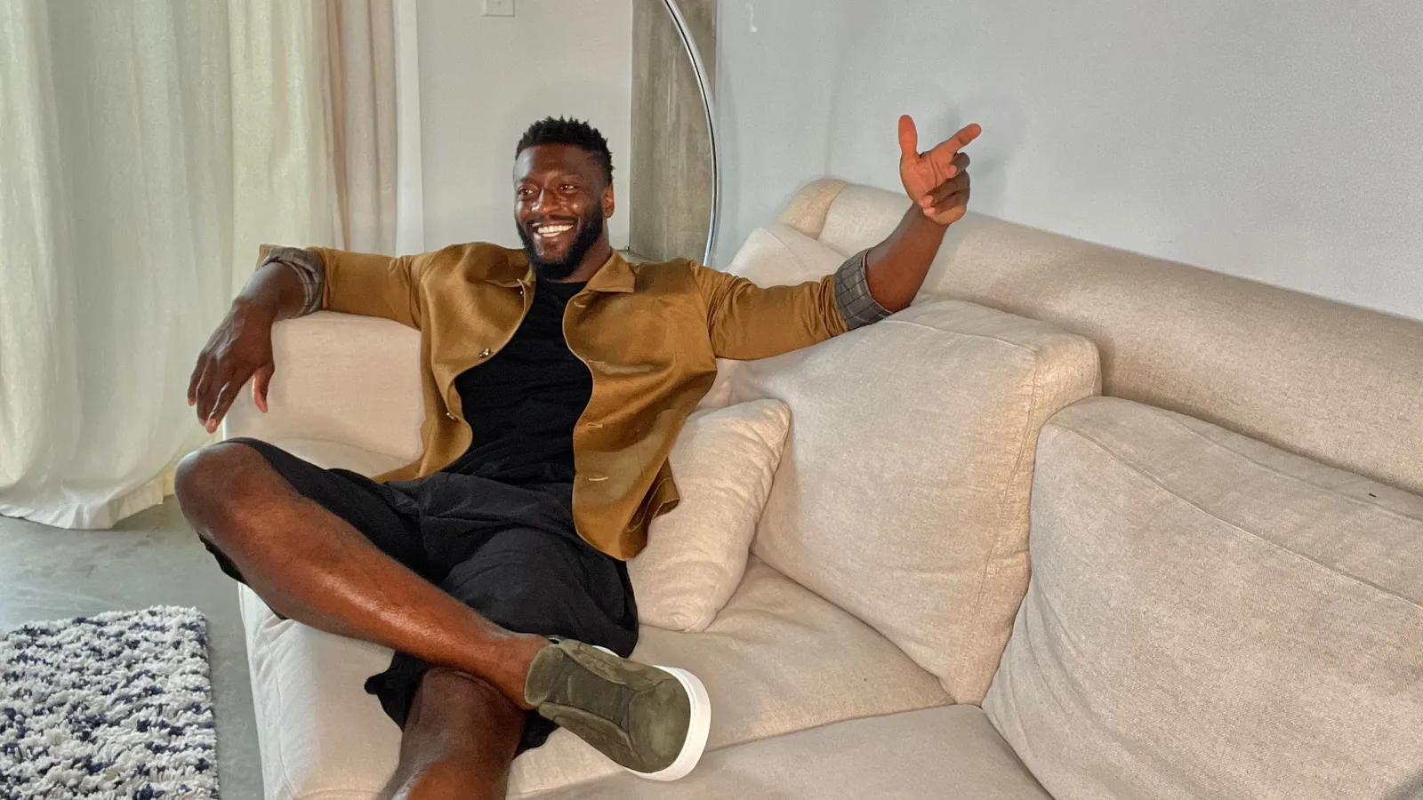 Aldis Hodge Turned the Zegna Men’s Show Into an At-Home Photo Shoot