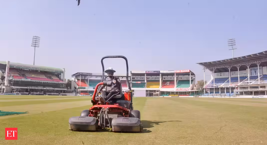 India bat first against New Zealand in Kanpur spin battle