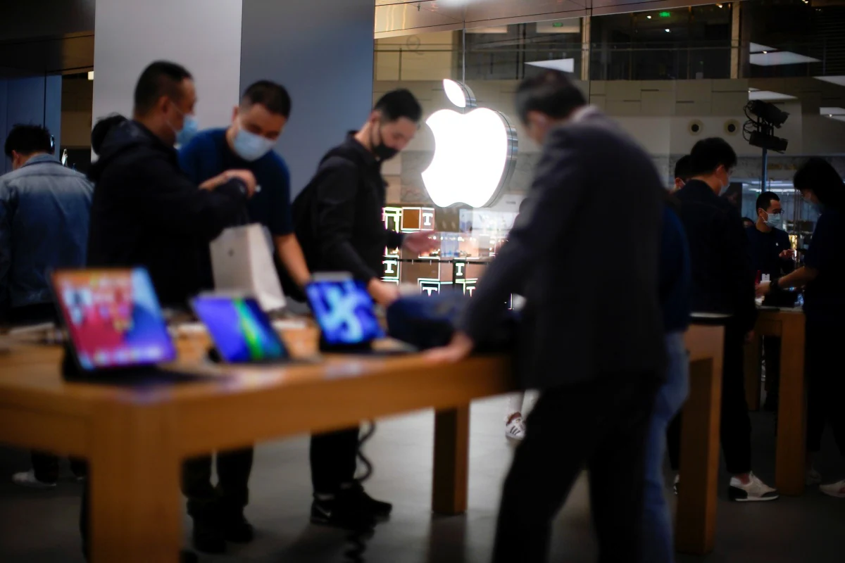 Short Queues in China as Apple's Newest iPhone 12 Hits Stores
