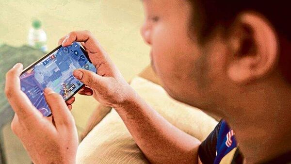 What are the revenue streams of online gamers and how are they taxed?