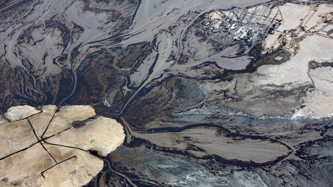 Oil sands come with a $60 billion bill for cutting carbon