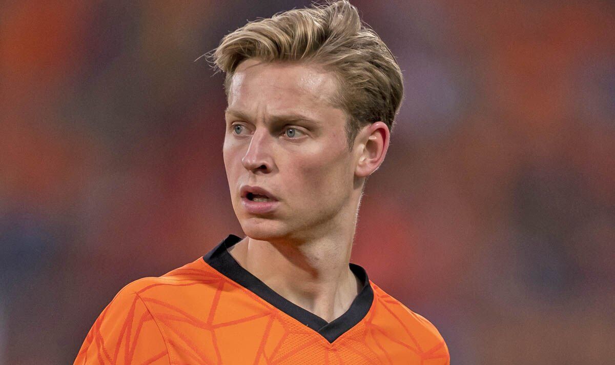 Manchester United 'may try and get Frenkie de Jong on loan' as Barcelona details emerge