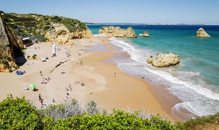 Algarve 'lowers cost of travelling' and welcomes Britons without need of negative PCR test