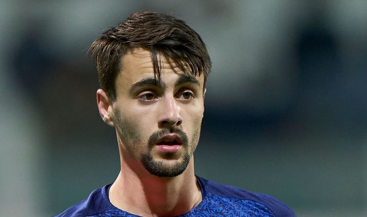 Arsenal 'agree deal to sign Fabio Vieira' with Porto star 'to fly to London' for medical