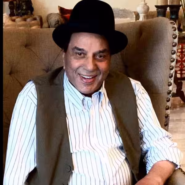 Tuesday Trivia: Did you know Dharmendra drunk dialled director Hrishikesh Mukherjee after he had cast Rajesh K