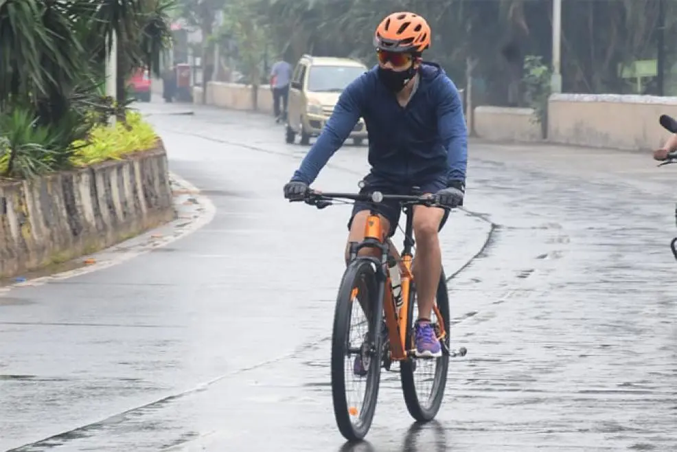 Emraan Hashmi shares video of his 'incognito' bike ride, gets praises from fans
