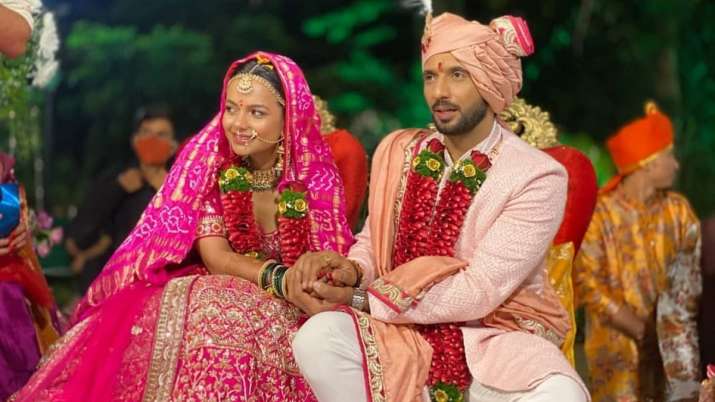 Choreographer Punit Pathak gets married to Nidhi Moony Singh. Check inside photos, videos