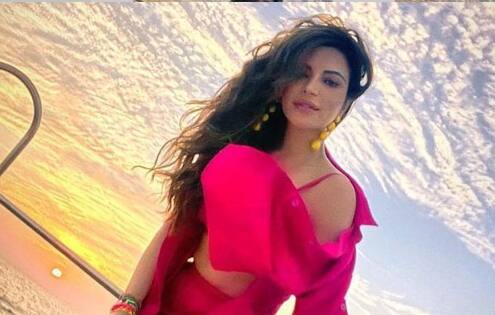 Shama Sikander’s sizzling pics on a cruise ship is all about chill vibes
