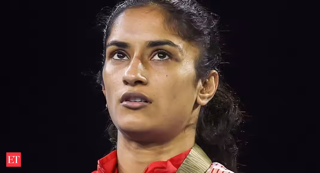 Vinesh returns to mat with gold in Kiev tournament, pins rival in final