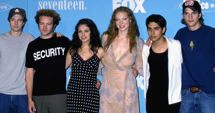 ‘That ’70s Show’ returns for sequel with original stars, this time in the ’90s - National | Globalnews.ca
