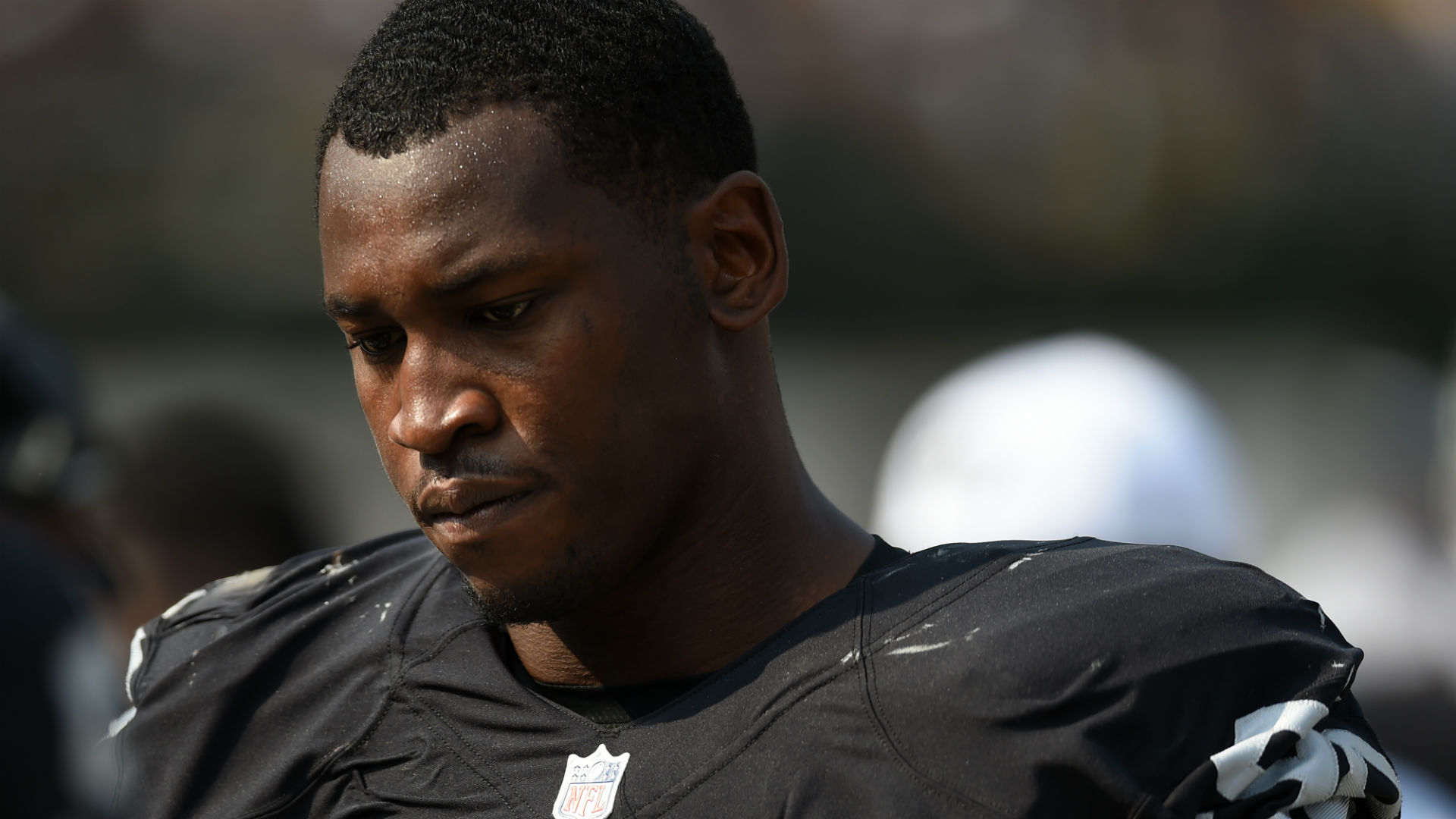 Seahawks' Aldon Smith wanted by police on second-degree battery charge
