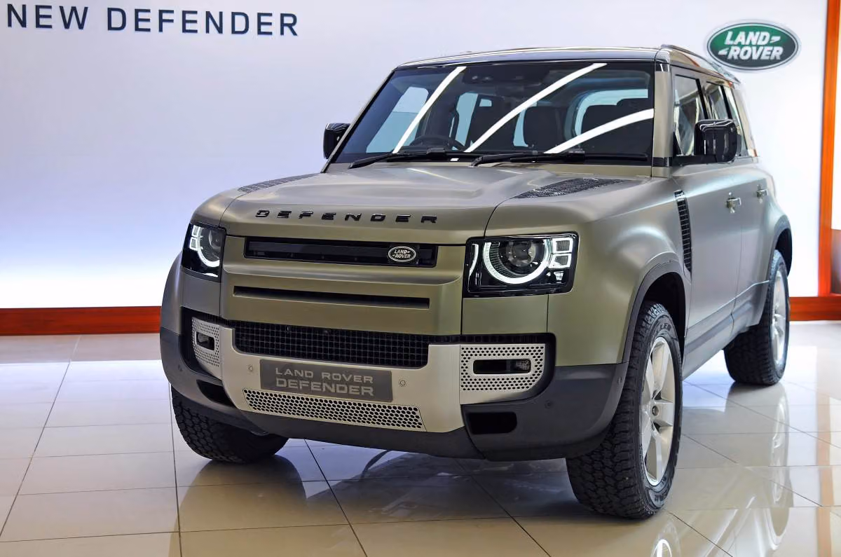 Land Rover Defender to get Range Rover-based flagship